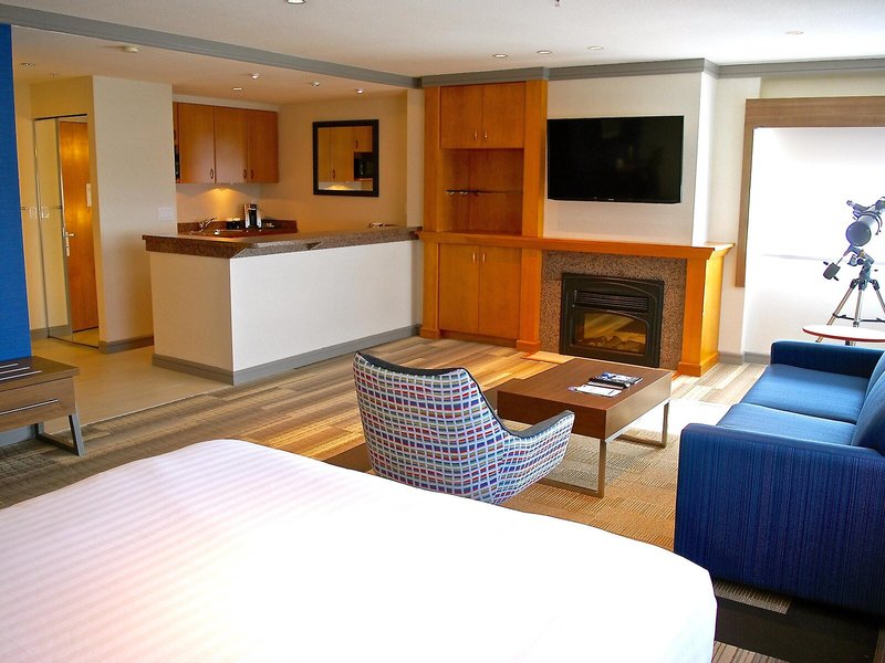 Holiday Inn Express Vancouver Airport 21 - Room Example