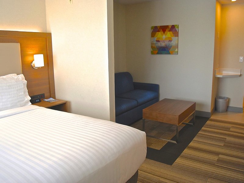 Holiday Inn Express Vancouver Airport 23 - Room Example