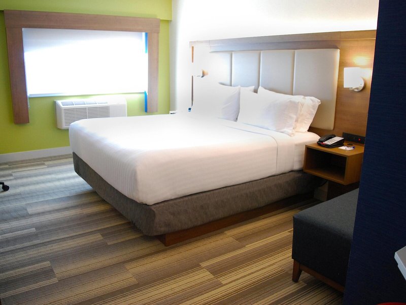 Holiday Inn Express Vancouver Airport 26 - Room Example