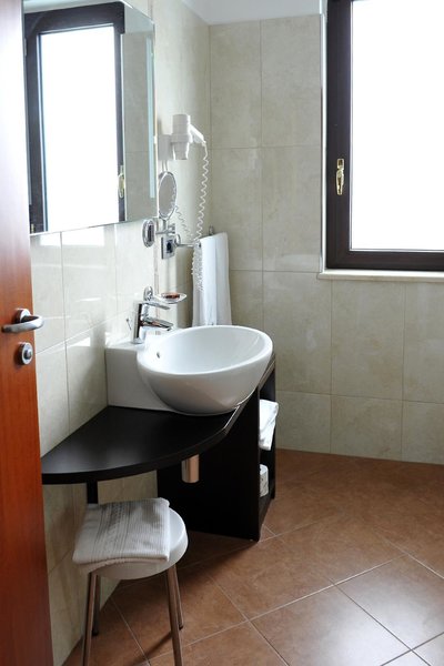 Hotel Gullo 5 - Bathroom Example