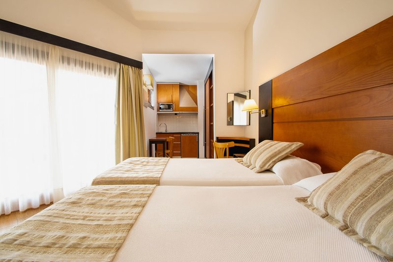HL Miraflor Suites Hotel 7
