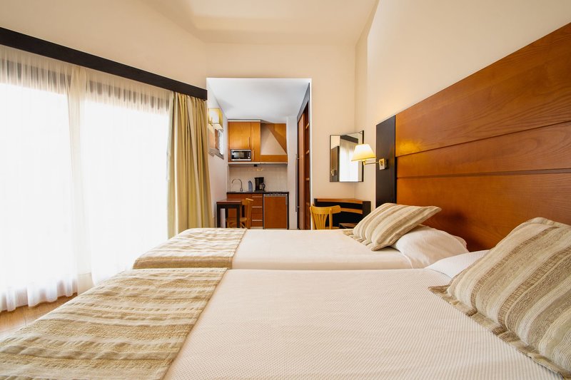 HL Miraflor Suites Hotel 11