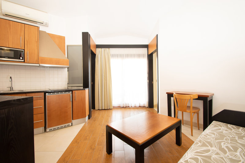 HL Miraflor Suites Hotel 18