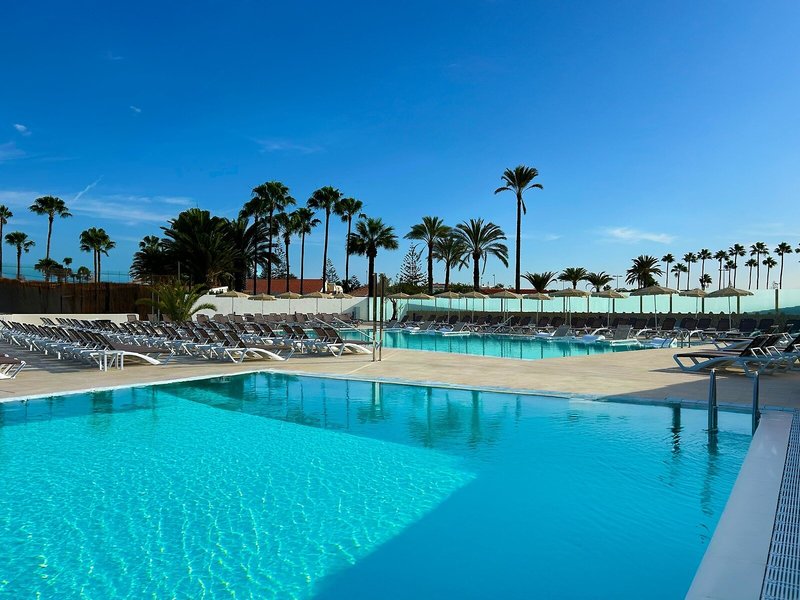 HL Miraflor Suites Hotel 4 - Outdoor Pool