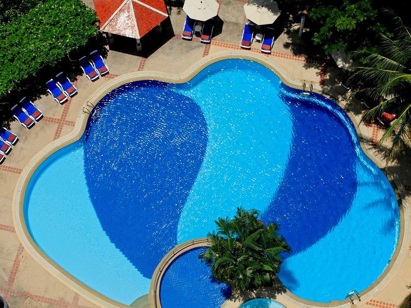 Waterfront Suites Phuket by Centara 8