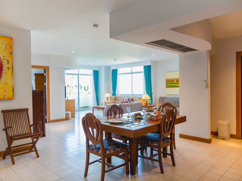 Waterfront Suites Phuket by Centara 16