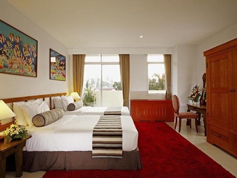 Waterfront Suites Phuket by Centara 31