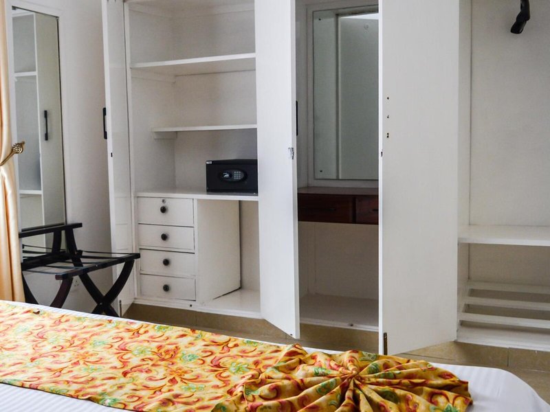 PrideInn Lantana Suites Hotel & Conferencing 17 - Room Example