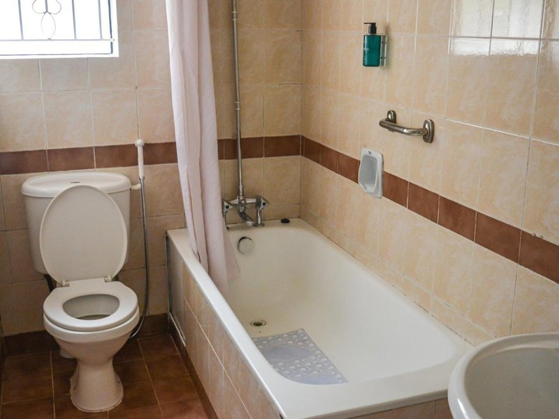 PrideInn Lantana Suites Hotel & Conferencing 18 - Bathroom Example