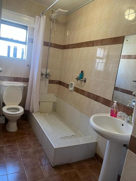 PrideInn Lantana Suites Hotel & Conferencing 20 - Bathroom Example