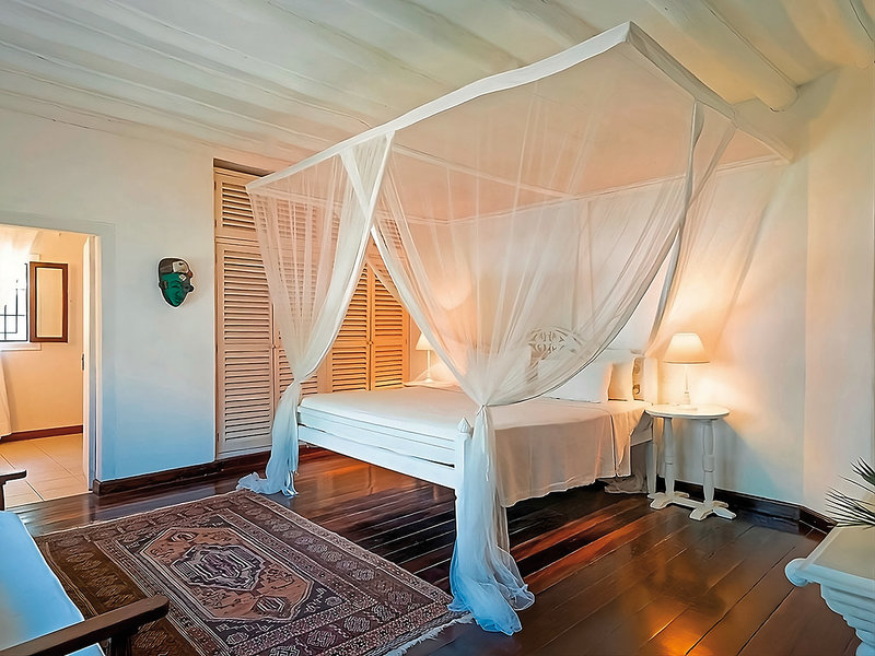 Lion in the Sun - a Billionaire Retreat 5