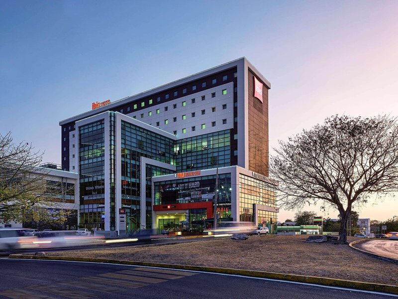 Ibis Cancun Centro Hotel 1