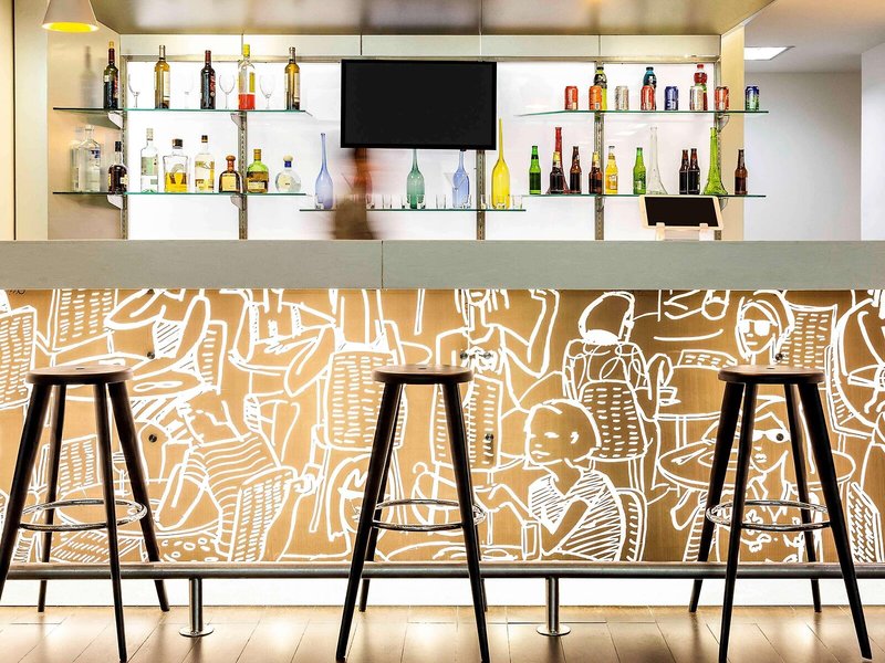 Ibis Cancun Centro Hotel 8