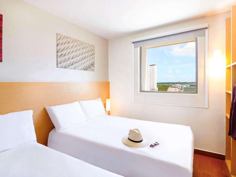 Ibis Cancun Centro Hotel 15