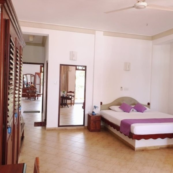 Oasey Beach Hotel 9