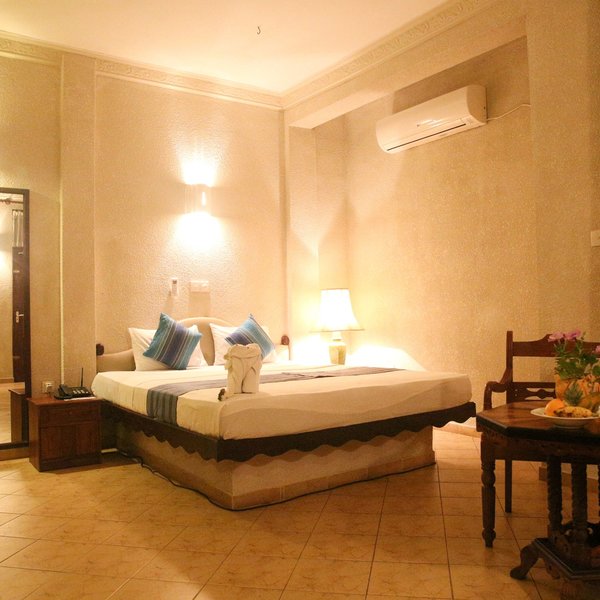 Oasey Beach Hotel 10