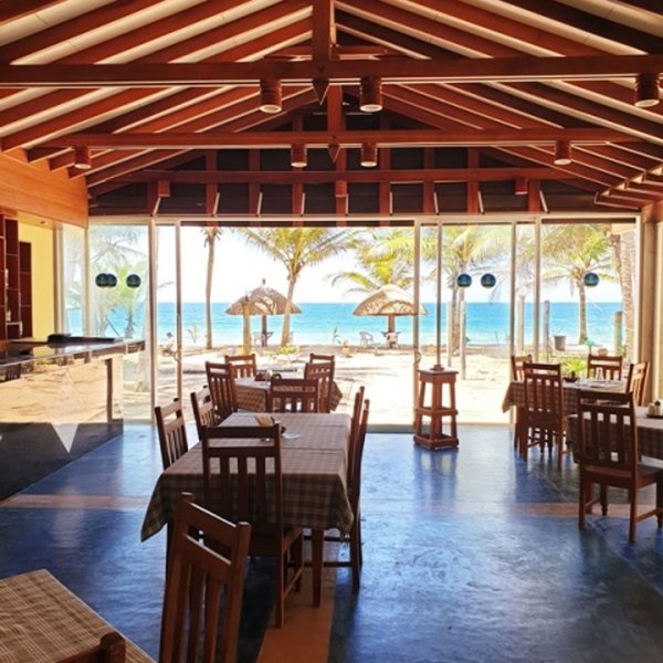 Oasey Beach Hotel 11