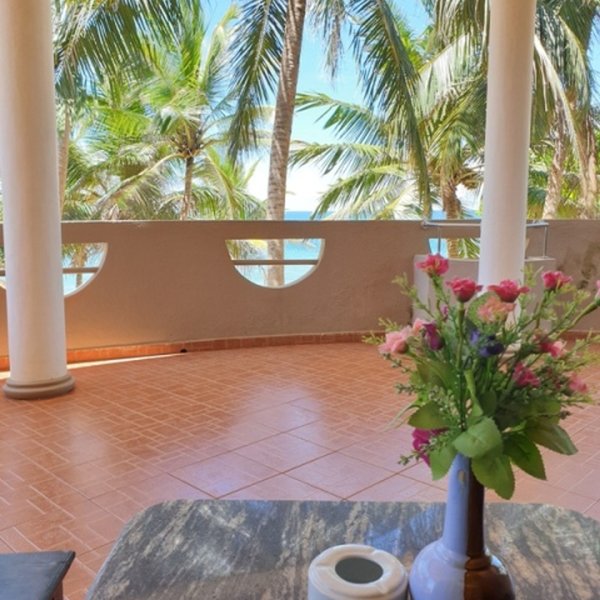 Oasey Beach Hotel 12