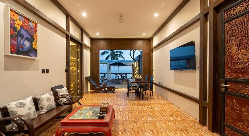 Pao Jin Poon Beach Front Villa 2