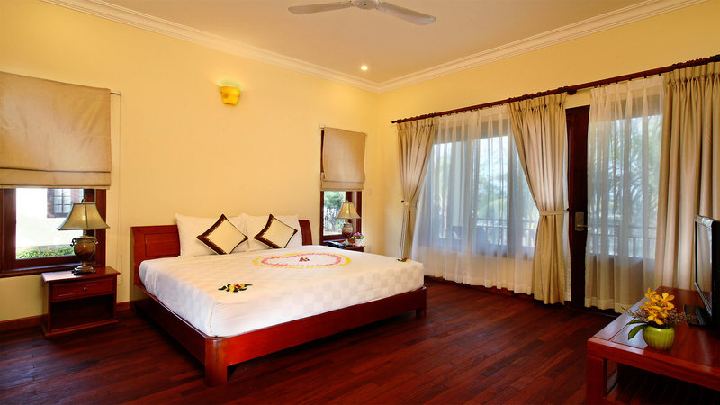 Golden Coast Resort And Spa 7