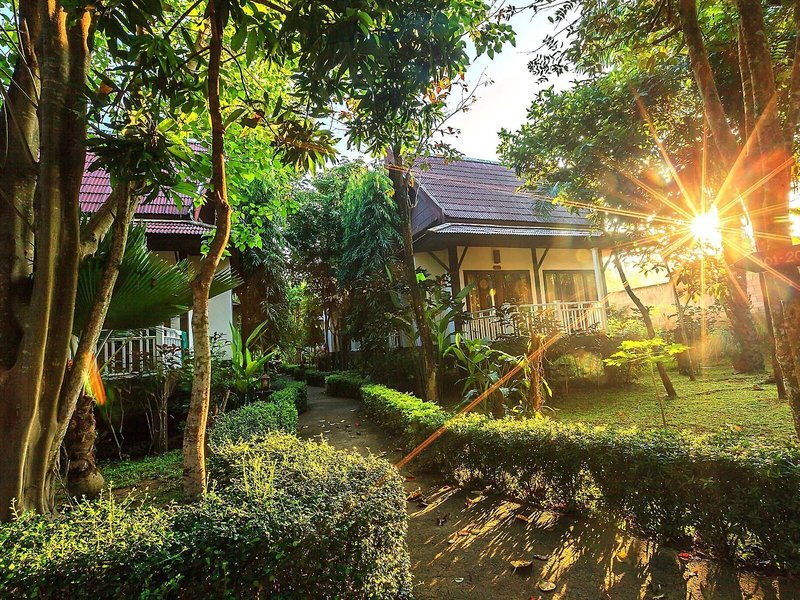 Lanta Klong Nin Beach Resort 1