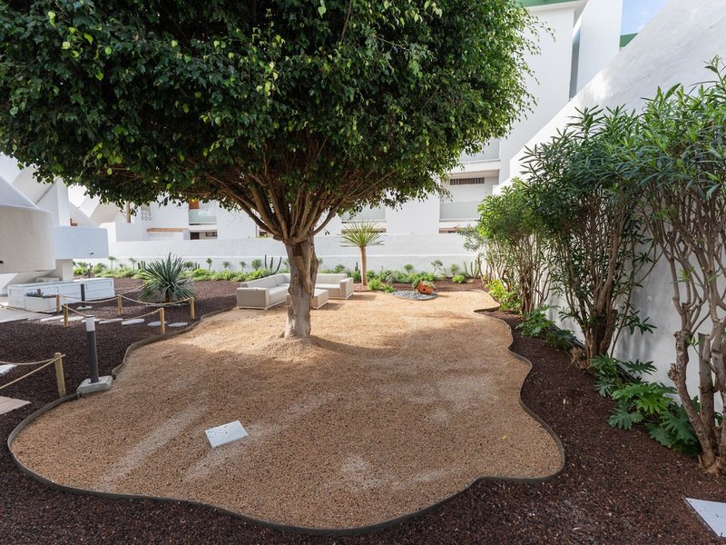 Tivoli Apartments 6 - Landscape