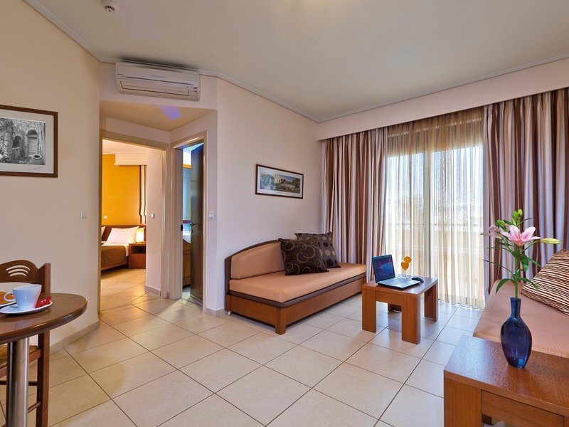 Creta Palm 17