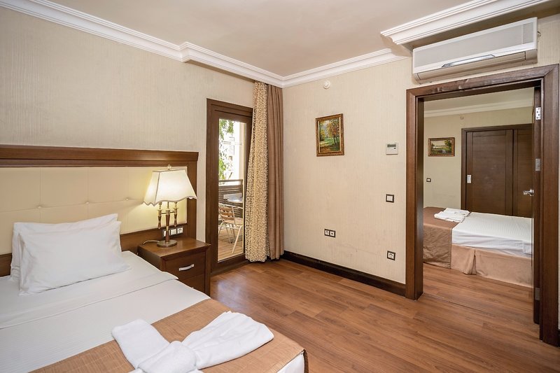 Latanya Park Resort 8