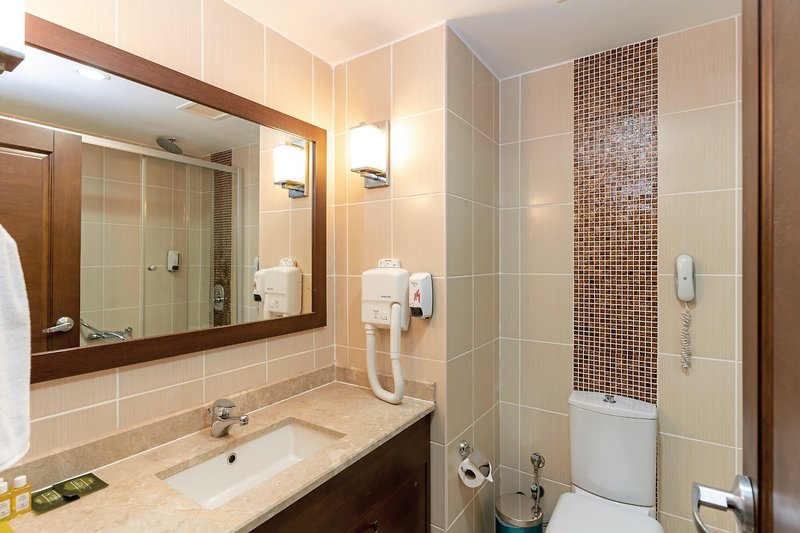 Latanya Park Resort 9