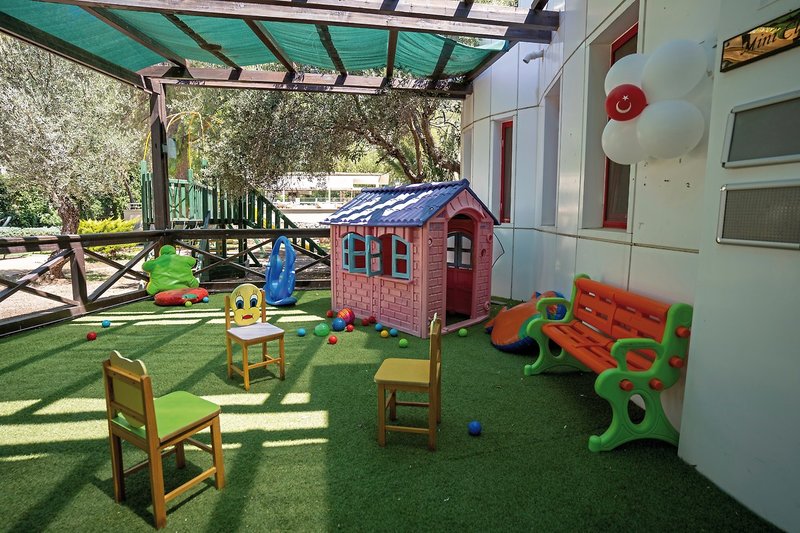 Latanya Park Resort 17