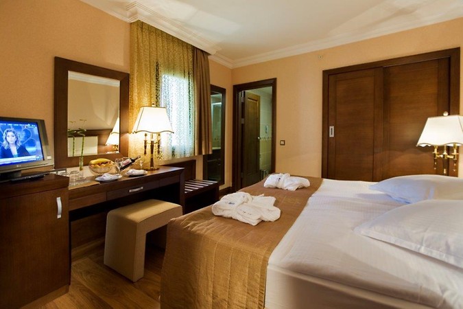 Latanya Park Resort 18