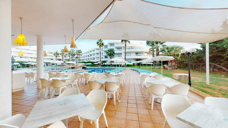 Tropic Garden Hotel & Apartments 16