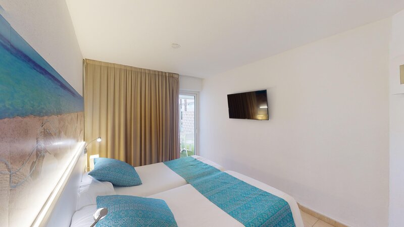 Tropic Garden Hotel & Apartments 33