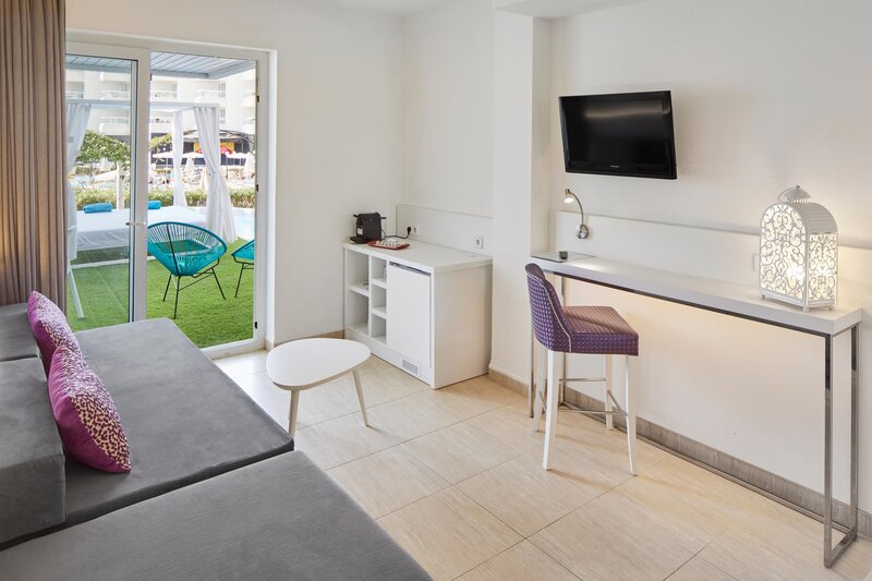 Tropic Garden Hotel & Apartments 35