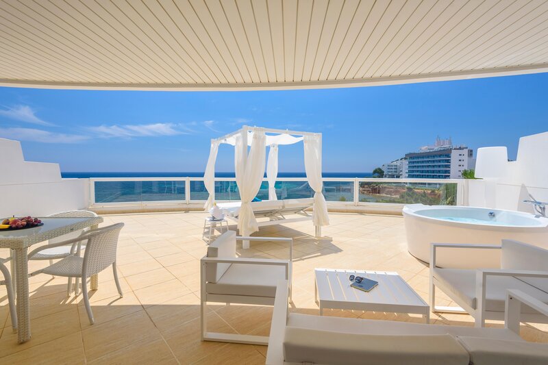 Tropic Garden Hotel & Apartments 64