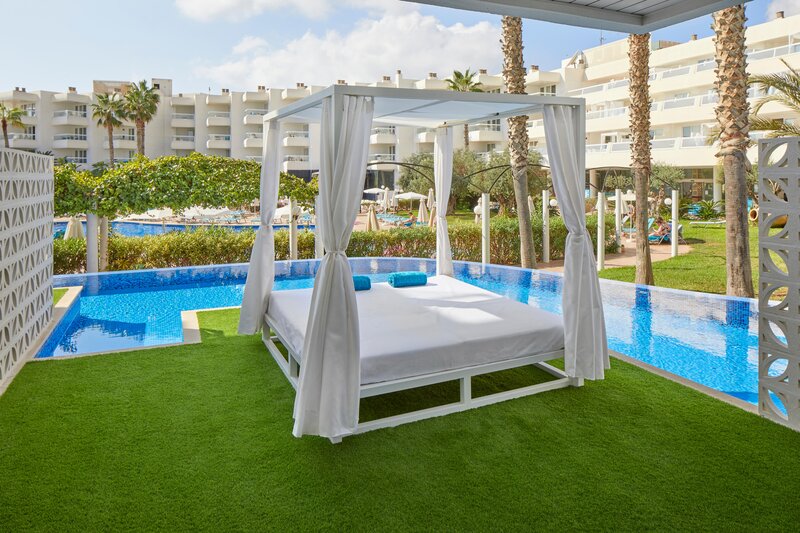 Tropic Garden Hotel & Apartments 39