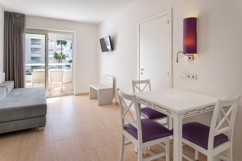 Tropic Garden Hotel & Apartments 79