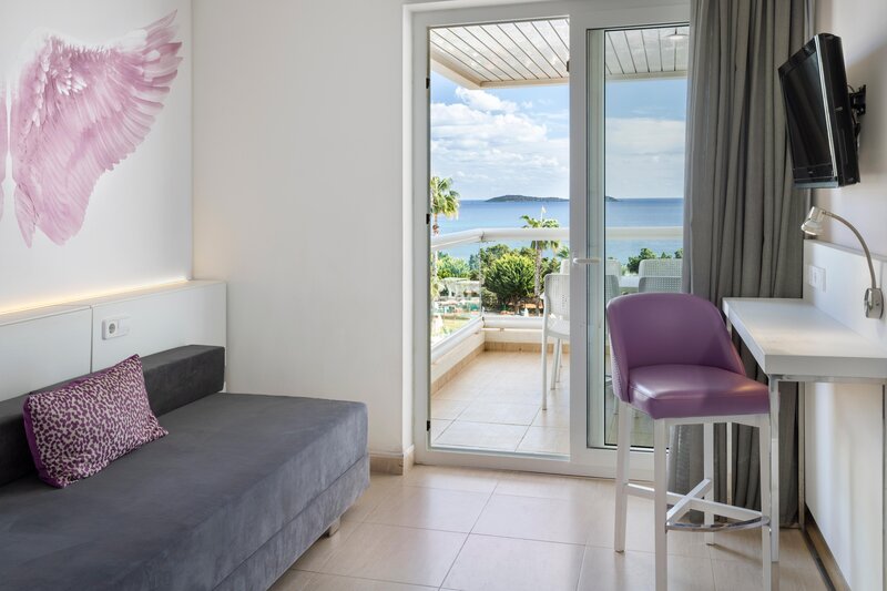 Tropic Garden Hotel & Apartments 82