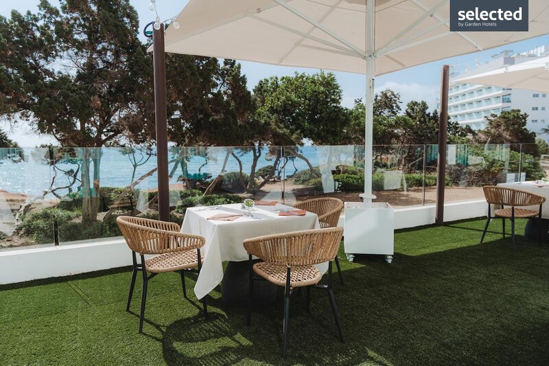 Tropic Garden Hotel & Apartments 100