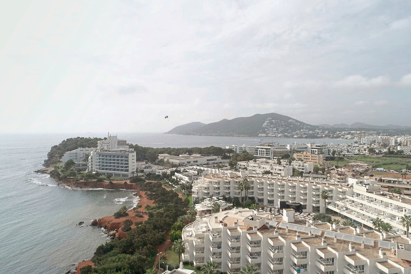 Tropic Garden Hotel & Apartments 8