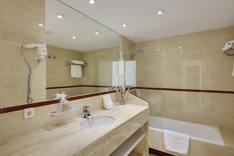 Tropic Garden Hotel & Apartments 13