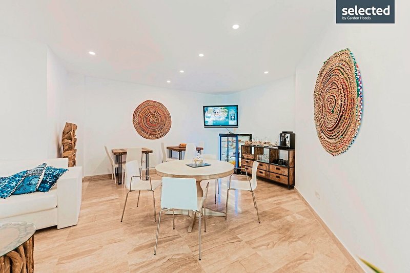 Tropic Garden Hotel & Apartments 35