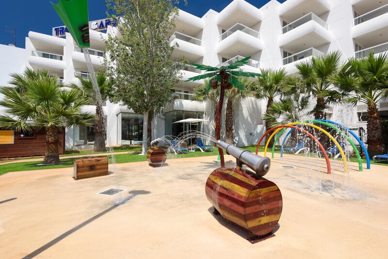 Tropic Garden Hotel & Apartments 20
