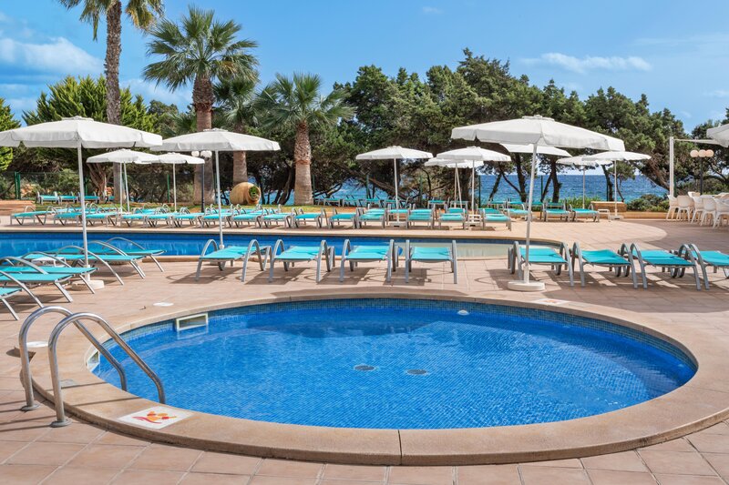 Tropic Garden Hotel & Apartments 25