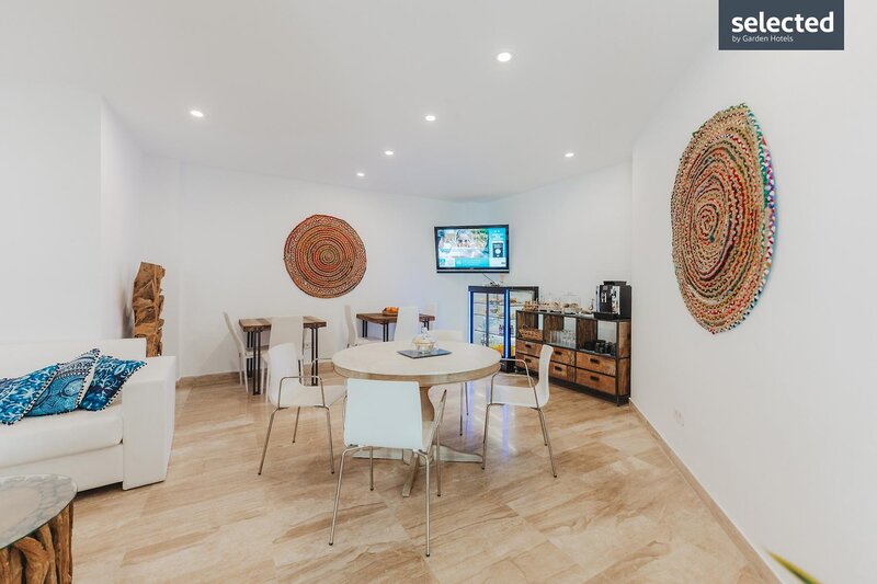 Tropic Garden Hotel & Apartments 32