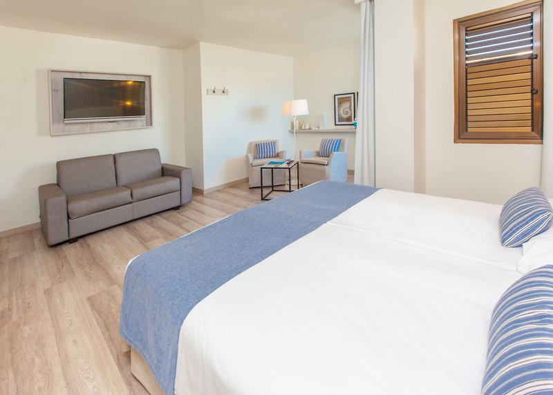 Corallium Beach by Lopesan Hotels 25