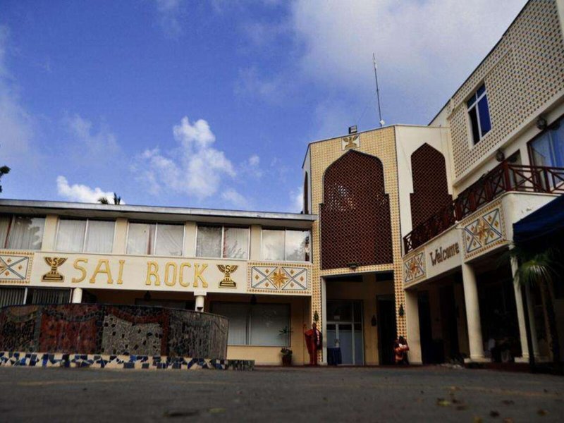 Sai Rock Beach Hotel & Spa 2