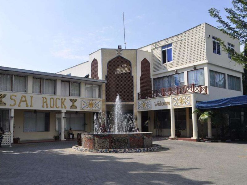 Sai Rock Beach Hotel & Spa 5