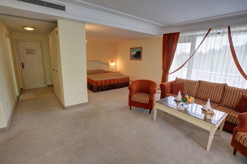 The Palace Hotel 32