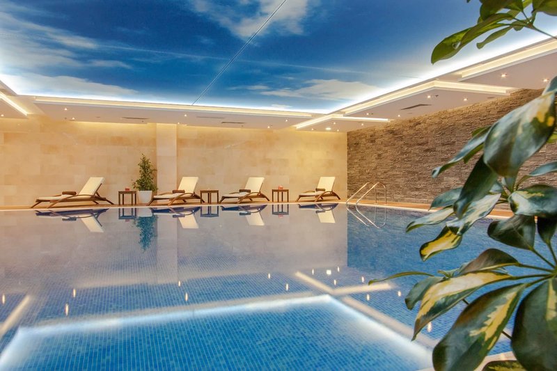 International Casino & Tower Suites 11